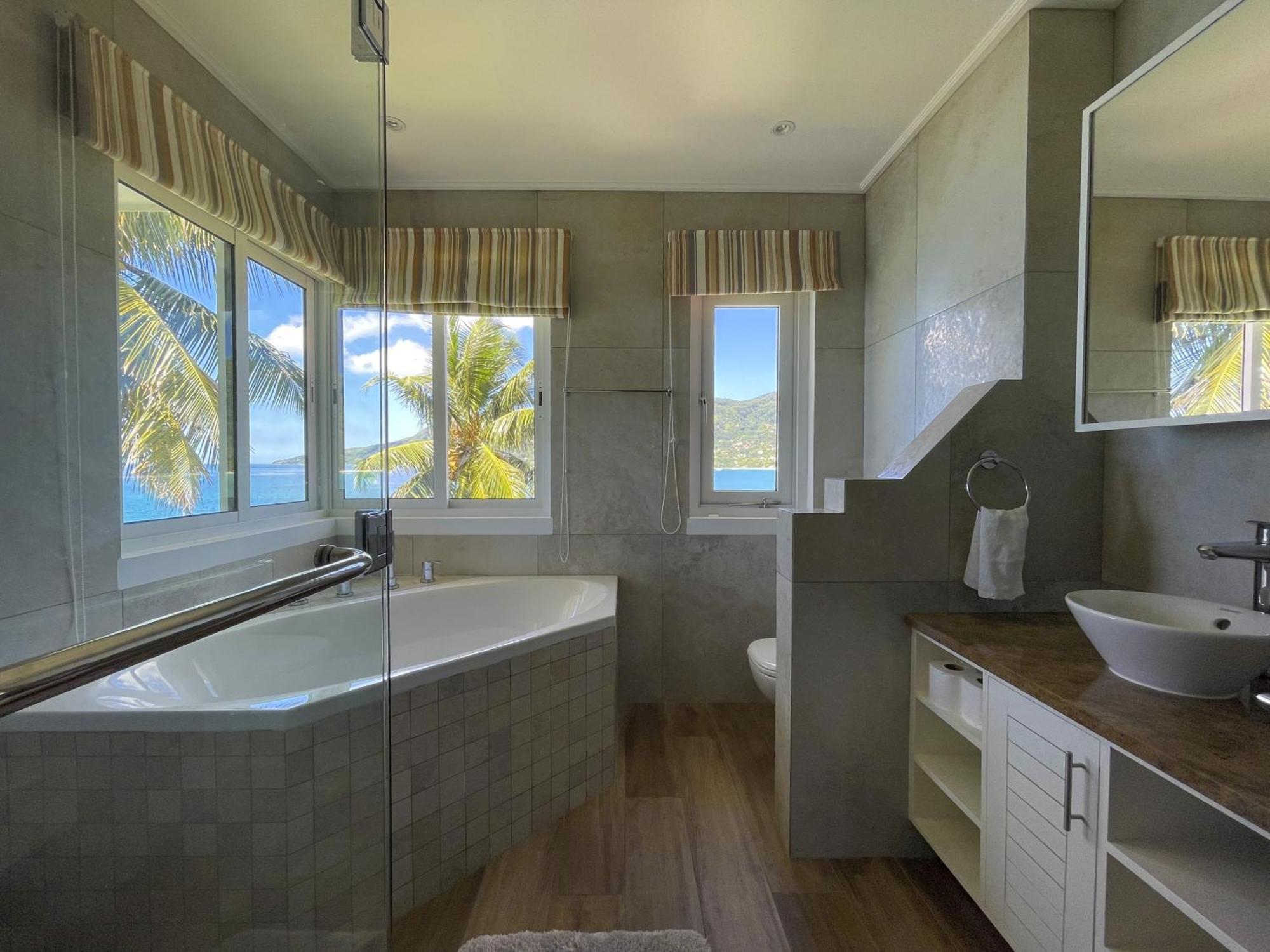 Vallonend Beachfront Villa With Excellent View Bel Ombre Exterior foto