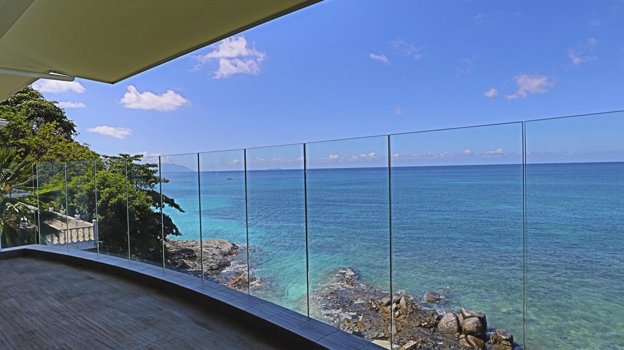 Vallonend Beachfront Villa With Excellent View Bel Ombre Exterior foto