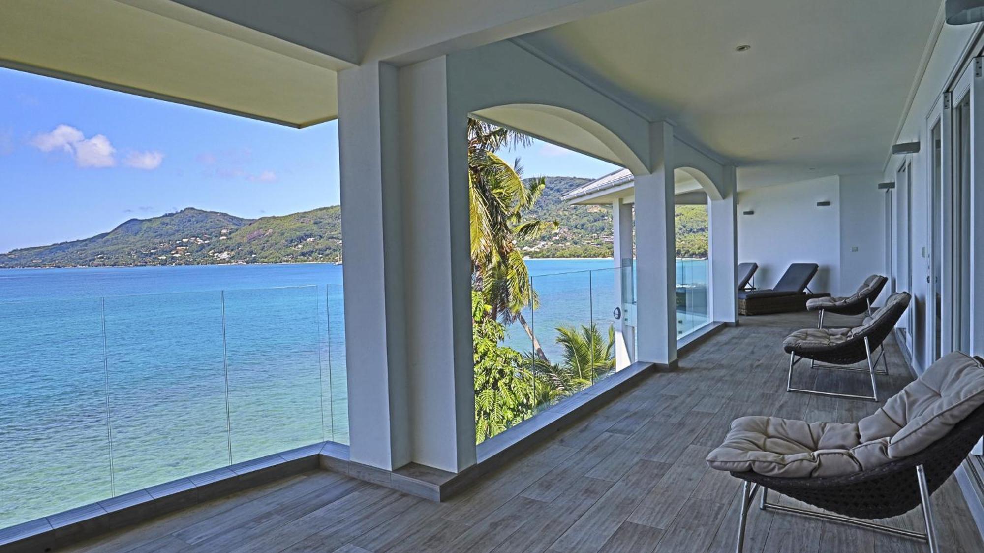 Vallonend Beachfront Villa With Excellent View Bel Ombre Exterior foto